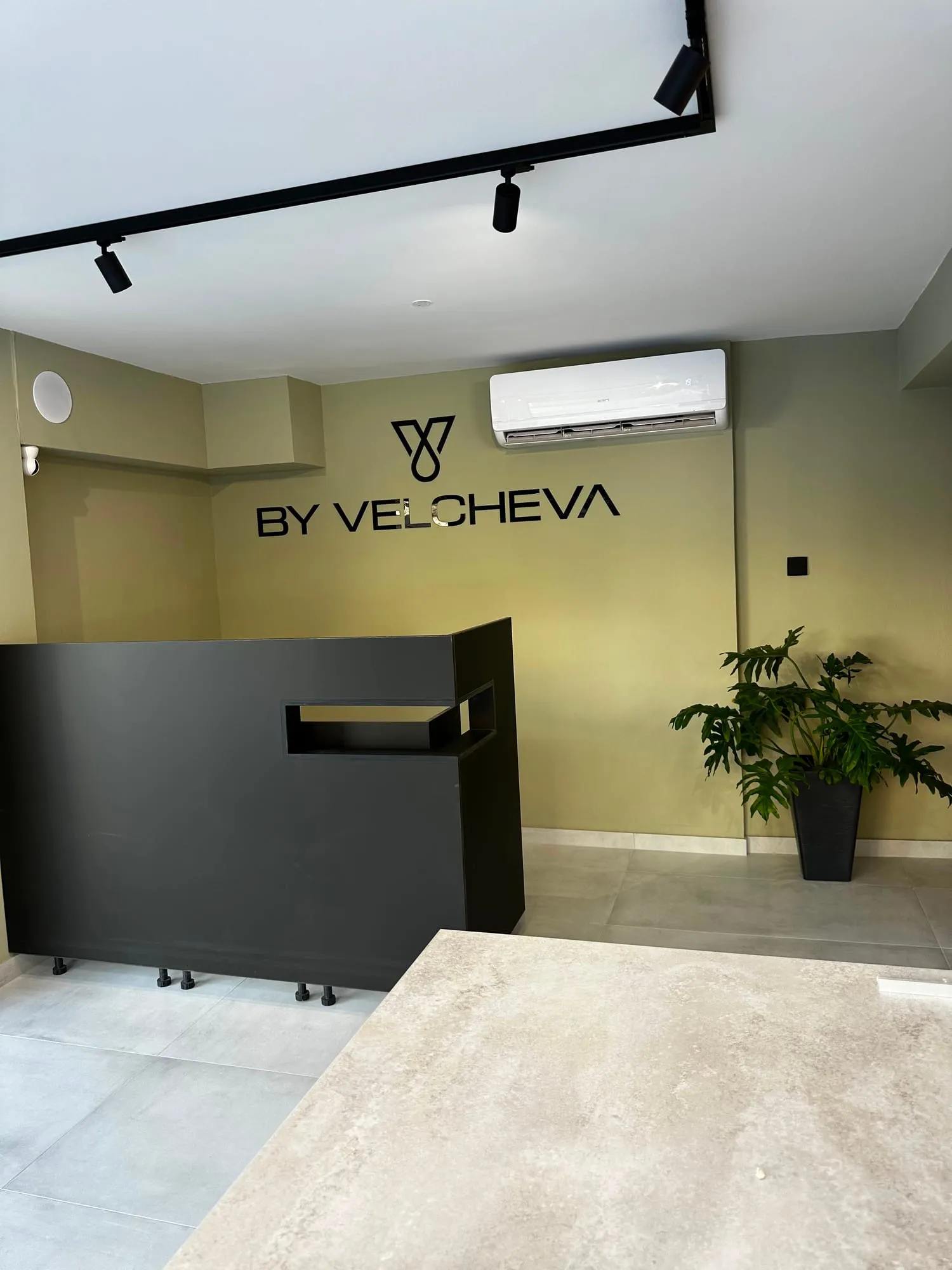 By Velcheva boutique by Focus Signs