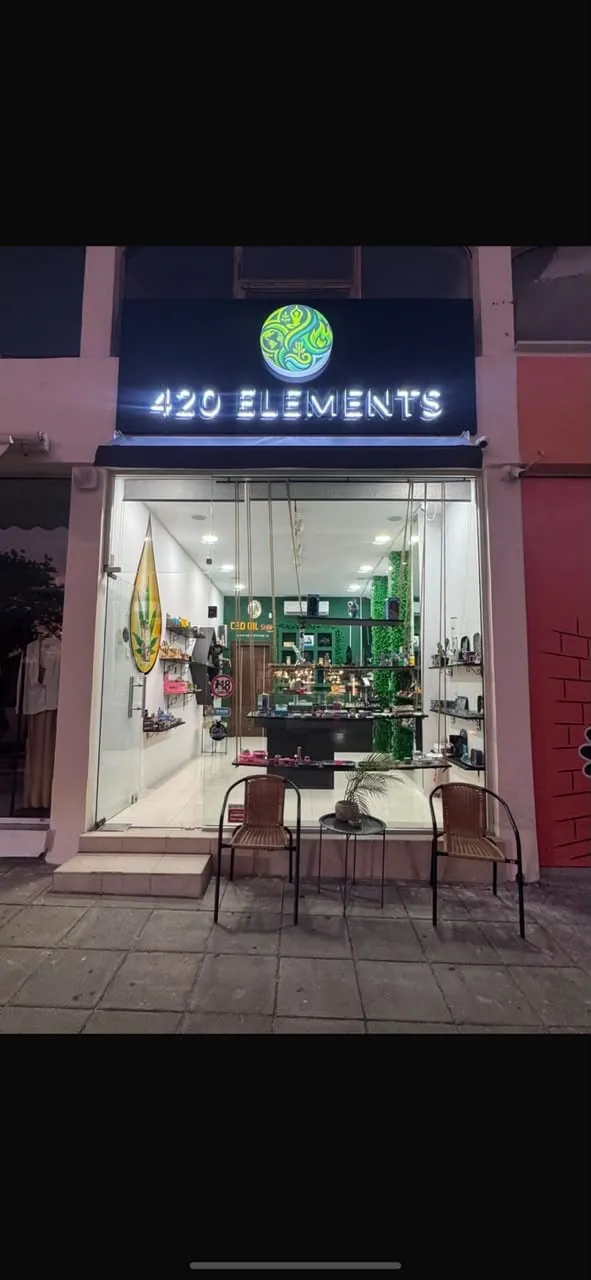 Red Elements by Focus Signs